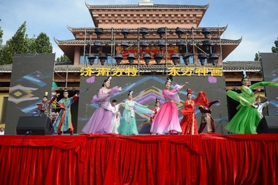 泉城迎客，文化赋能 济南“超级黄金周”首日文旅市场火热开局